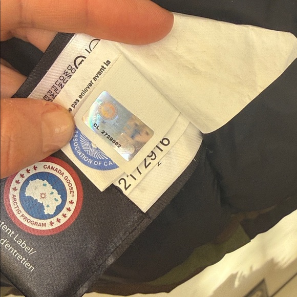 Canada Goose Camouflage Goose Down Jacket with Coyote Fur Trim Size small - Picture 9 of 9